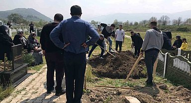 Aile katliamı yapan şahıs cenaze namazı kılınmadan defnedildi