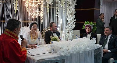 Aile ve Sosyal Hizmetler Bakanı Göktaş, Şırnak'ta Sidar çiftinin nikah şahitliğini yaptı