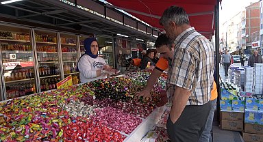 Aksaray'da bayram şekerinin tatlı telaşı tezgahlarda