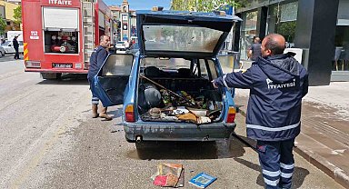 Alaca'da park halinde otomobil yandı