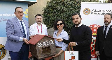 Alanya Belediyesi'nden sokak hayvanları için anlamlı etkinlik