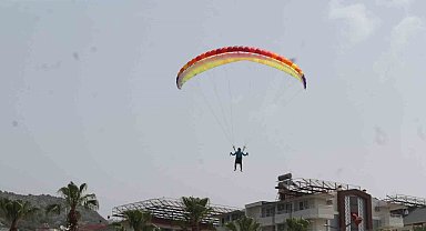 Alanya semaları yamaç paraşütleriyle renklendi