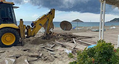 Alanya'da 'Tek Tip Sahil Büfesi Projesi Kapsamında' eski büfeler yıkıldı