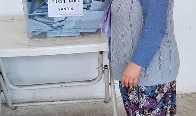 Alaşehir'in ilk kadın muhtarı Emine Dönertaş oldu