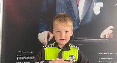 Aldıkları işaret dili eğitimi ile Türk Polis Teşkilatının 179'uncu yılını kutladılar