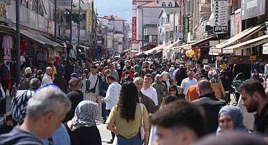 Alışverişi son güne bırakanlar çarşı, pazarda yoğunluk oluşturdu