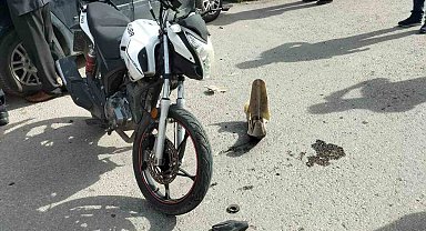 Alkollü motosiklet sürücüsü otomobille çarpıştı: 2 yaralı