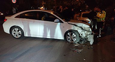 Alkollü sürücü makas atarken kaza yaptı