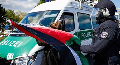 Alman polisi, Meclis önündeki Filistin'e destek kampını dağıttı