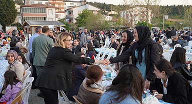 Altınova'da 4 bin kişilik iftar sofrası kuruldu