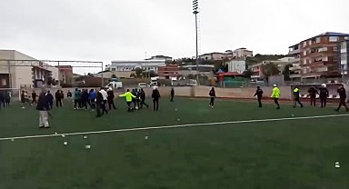 Amatör ligde tekmeler havada uçtu