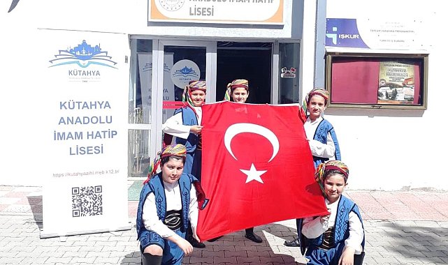 Anadolu İmam Hatip Lisesi öğrencileri farklı ülkelerde Kütahya'yı tanıtıyor