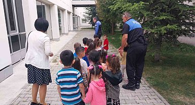 Anaokulu öğrencileri İl Emniyet Müdürlüğü'nün yerleşkelerini ziyaret etti