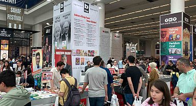 Ankara Kitap Fuarı'nda ziyaretçi yoğunluğu