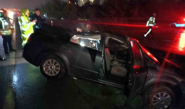 Ankara'da yağış nedeniyle kontrolden çıkan araç bariyere çarptı: 1 ölü, 5 yaralı