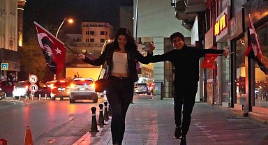 Antalya'da erik dallı seçim kutlaması
