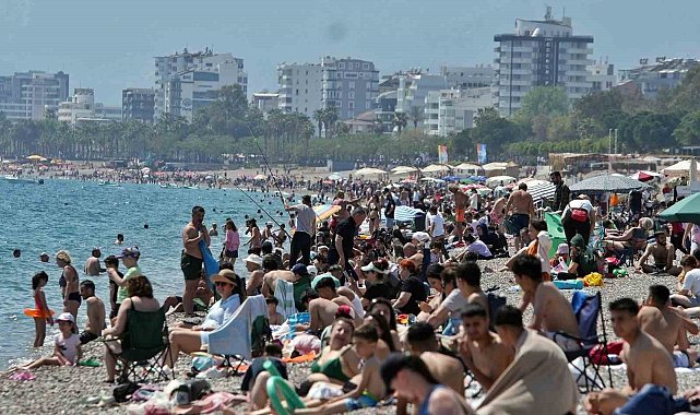 Antalya'da İstanbul'u aratmayan tatil yoğunluğu