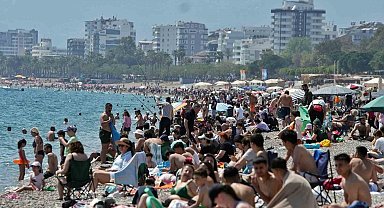 Antalya'da İstanbul'u aratmayan tatil yoğunluğu