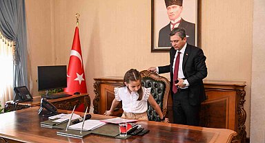Antalya'nın çocuk valisi makamı devraldı