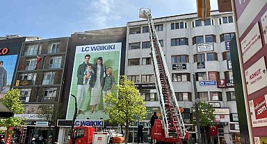 Apartmanda çıkan yangın paniğe sebep oldu