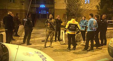 Aranan şahıs ailesini rehin aldı, özel harekat polisi kurtardı