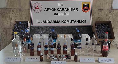 Aranması olan şahsın evine jandarmadan kaçak alkol baskını