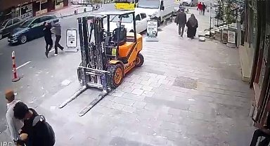 Arnavutköy'de yaya ve sürücünün yol vermeme kavgası kamerada