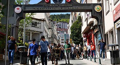 Artvin'de turizm haftası boğalı kortej yürüyüşüyle başladı