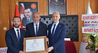Aslanapa Belediye Başkanı Necati Kulik, görevi Gökhan Gürel'den devraldı