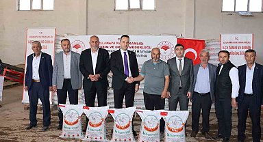 Aslanapa'da 269 üreticiye yüzde 50 hibeli 36 bin 250 kilogram nohut tohumu dağıtıldı