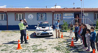 Aslanapa'da öğretmen ve öğrencilere trafik eğitimi