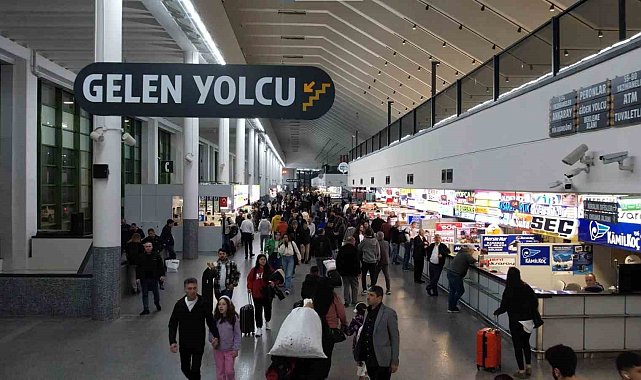 AŞTİ'de bayram yoğunluğu geç saatlerde de sürüyor