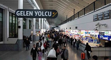 AŞTİ'de bayram yoğunluğu geç saatlerde de sürüyor