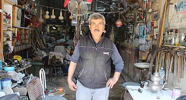 Ata miraslarını tamir edip sergiliyor, görenleri tarihte yolculuğa çıkarıyor