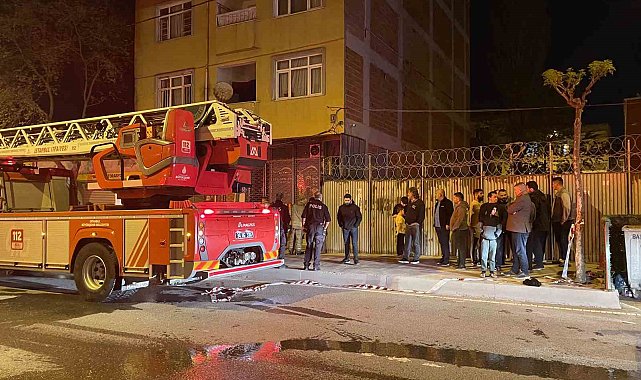 Avcılar'da 4 katlı binanın 1. katında çıkan yangında mahsur kalan 11 kişi kurtarıldı
