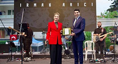 Avcılar'da çocuklar, Irmak Arıcı konseri ile 23 Nisan coşkusunu doyasıya yaşadı