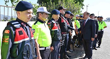 Aydın Valisi Canbolat, emniyet ve jandarma personeliyle bayramlaştı