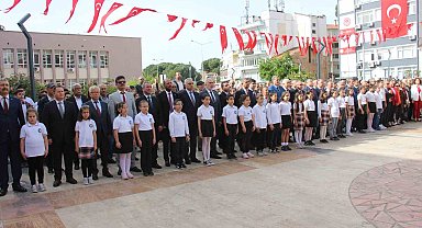 Aydın'da 23 Nisan kutlamaları çelenk töreni ile başladı