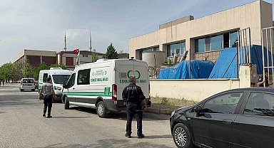 Aynı fabrikada çalıştığı arkadaşını öldürdükten sonra intihar etti