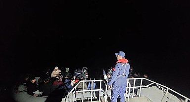 Ayvalık açıklarında 60 düzensiz göçmen yakalandı