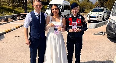Babaeski'de yol kontrol noktasında KADES ve HAYDİ uygulamaları tanıtıldı