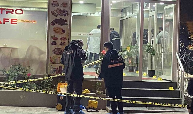 Bağcılar'da kafeye silahlı saldırı: 1'i ağır 3 yaralı