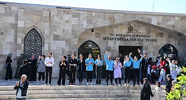 Bahçelievler Belediye Başkanı Dr. Hakan Bahadır Türk Bayraklarıyla teşekkür turu attı