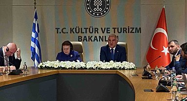 Bakan Ersoy, Yunan mevkidaşı ile "Romeo ve Juliet" oyununu izledi
