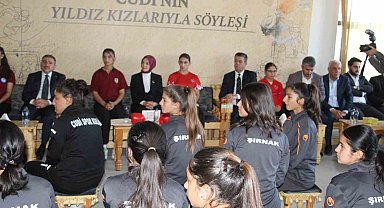 Bakan Göktaş, Cudi'nin yıldız kızları ile söyleşi yaptı