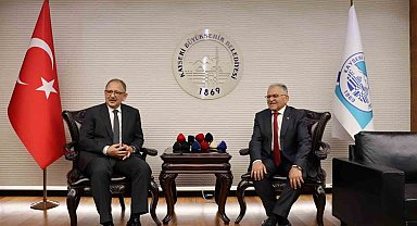 Bakan Özhaseki'den Büyükkılıç'a "hayırlı olsun" ziyareti