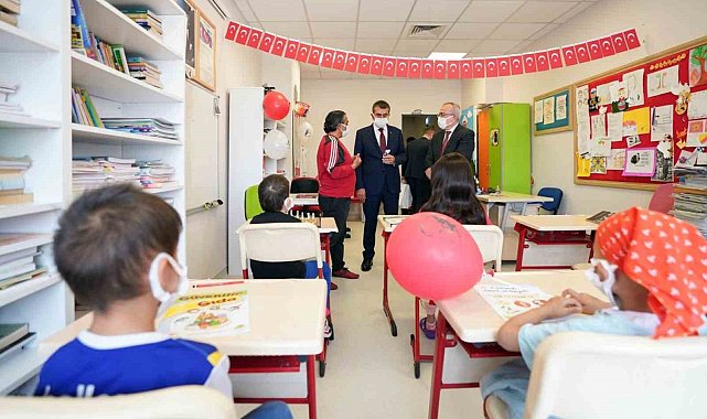 Bakan Tekin, Ankara'da hastane sınıfı ziyaret etti