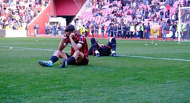 Bal Ligi'nden çıkamayan Eskişehirsporlu futbolcular gözyaşlarına hakim olamadı
