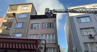 Balıkesir merkezde korkutan çatı yangını