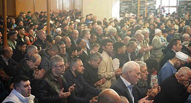 Balıkesir protokolü Zağnos Paşa'da bayramlaştı